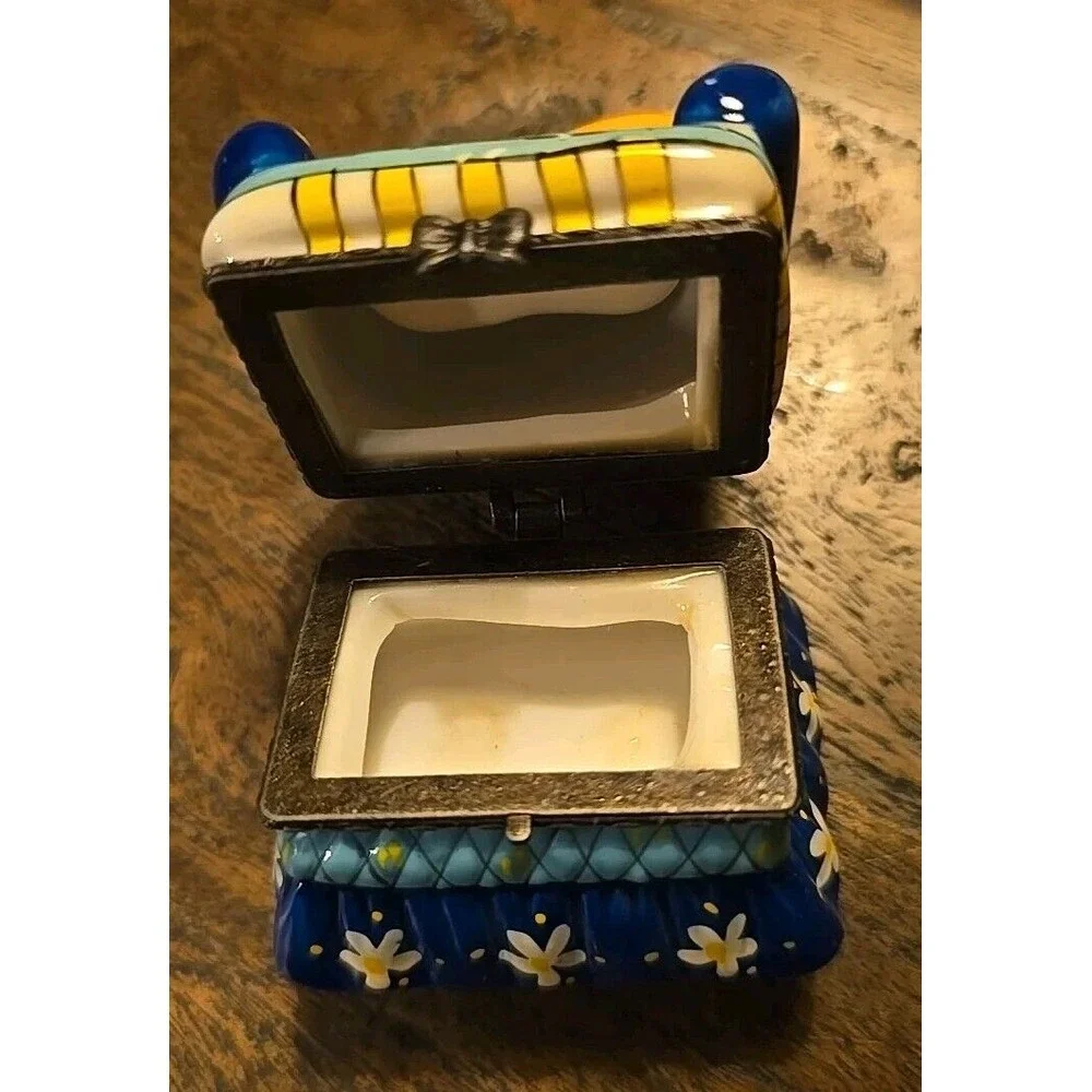 Trinket Box Pill Collectible‎ Porcelain Blue Floral armchair Vintage Rare